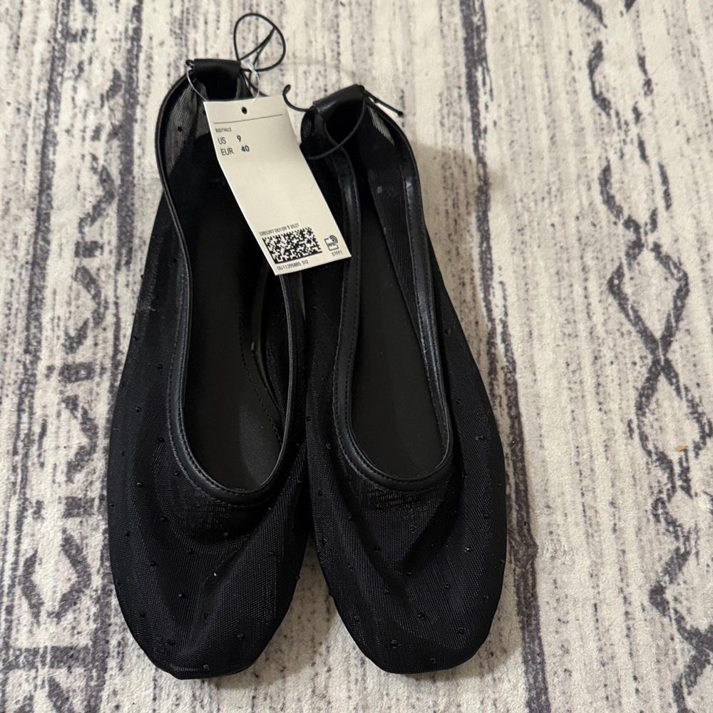 H&M Black Dotted Ballet Flats